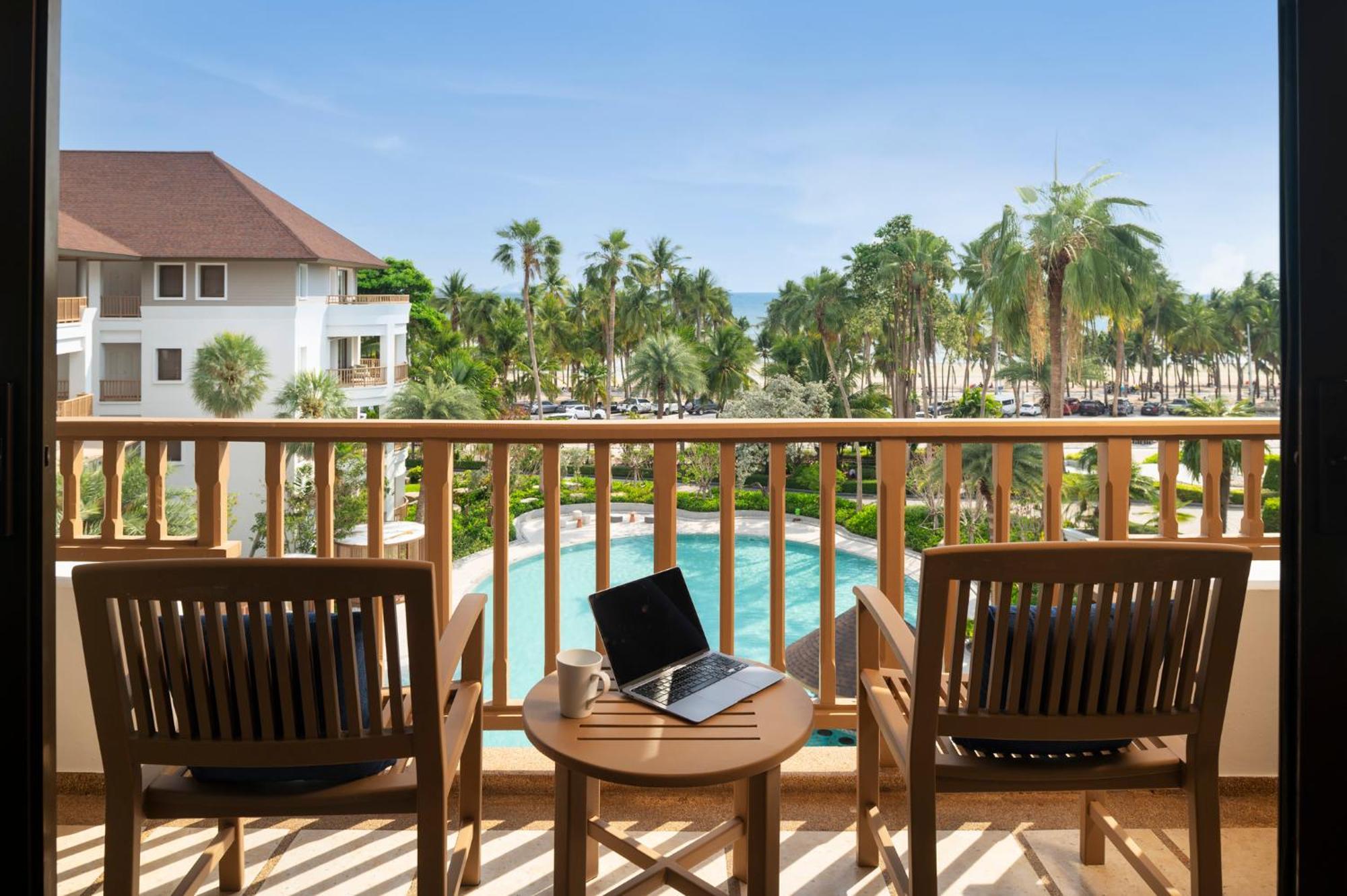The Tide Resort Bangsaen Exterior foto